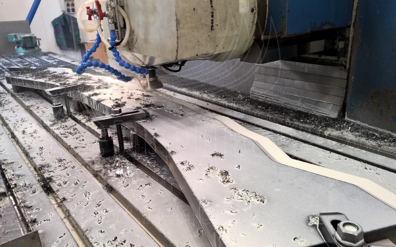 CNC-Bearbeitung, Tischfräsmaschine – Foto 12
