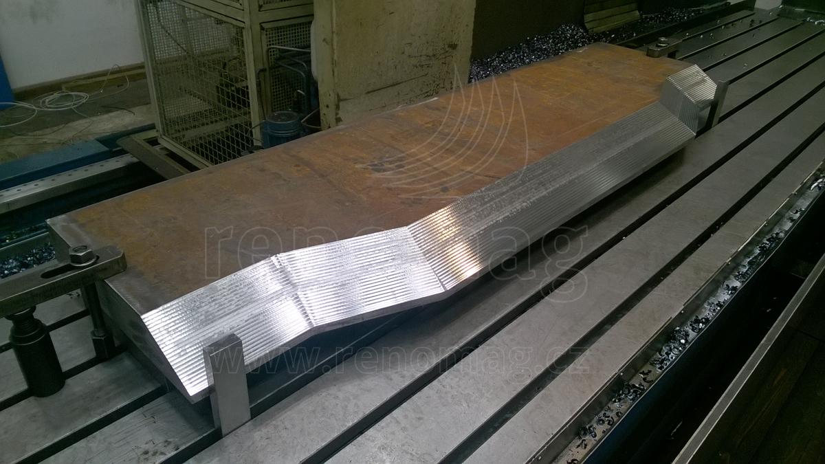 CNC-Bearbeitung, Tischfräsmaschine – Foto 1